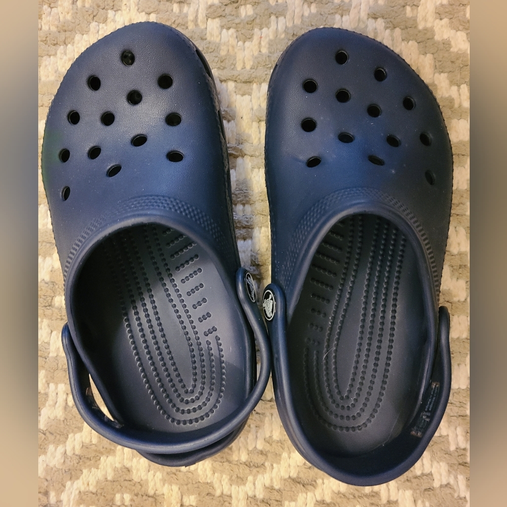 Pre-owned Kids Size 2 Crocs Classic clog navy blue